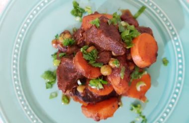 Carne com legumes na panela de pressão