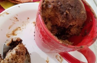 Bolo de amendoim low carb de caneca